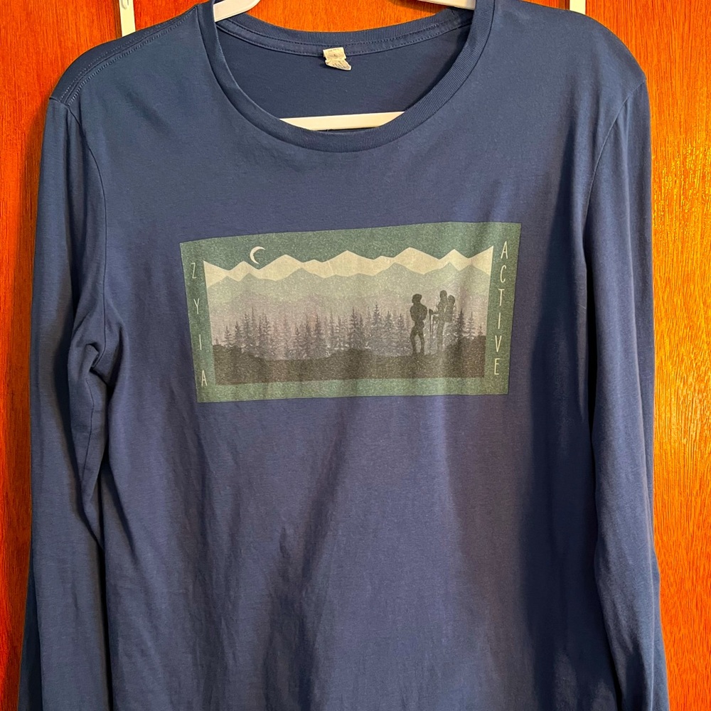 Zyia hiking long- sleeve tee